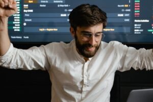 Cómo montar tu oficina de trading por menos de $500: Guía de Presupuesto para Principiantes