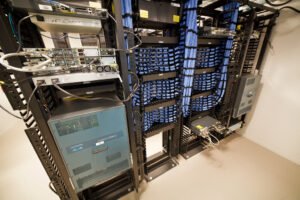 Data centers de IA y el alza en la luz: la cara oculta del boom tecnológico