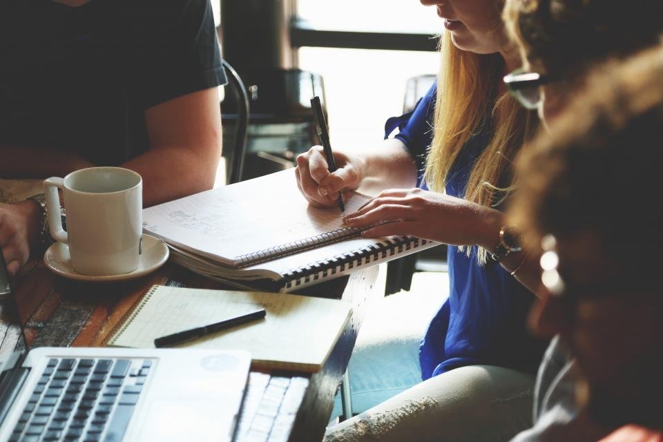 Equipo de negocio en una reunión de trabajo