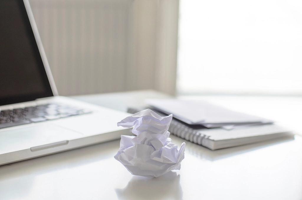 Escritorio de oficina en casa de un negocio pequeño