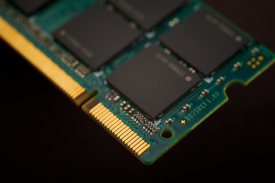Chip de computadora de cerca, simbolo de infraestructura tecnologica