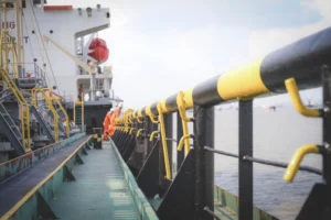El petróleo cruzó los 100 dólares y volvió a caer en cinco días: la lección de Ormuz para cualquier inversor