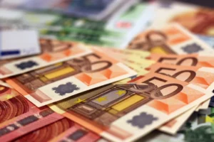 Los bonos de EE.UU. tocan su nivel más alto en 24 años y ya sacude a Latinoamérica: lo que debe saber el inversor antes de mover su dinero