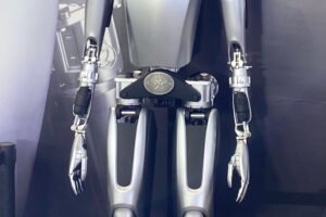 Bill Gates advierte que dejar la IA solo en manos de las grandes tecnológicas no es seguro: la pregunta que todo negocio que depende de esas herramientas debería hacerse